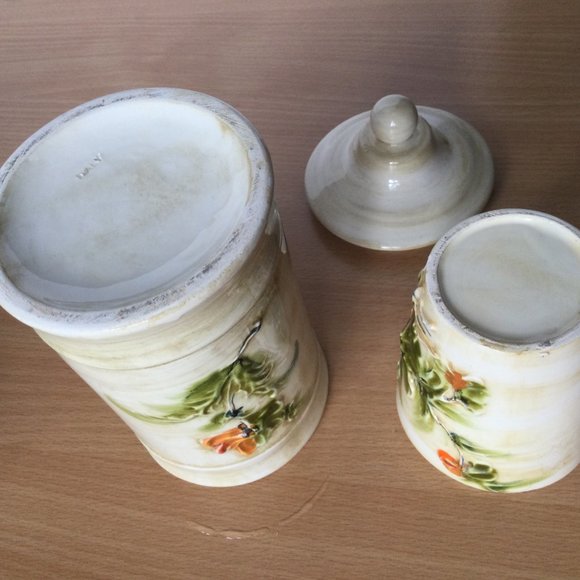 Vintage Italian ceramic jar lidded and a cup 3d raised flowers marked Italy - Picture 7 of 7